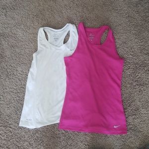 Set of 2 nike tanks